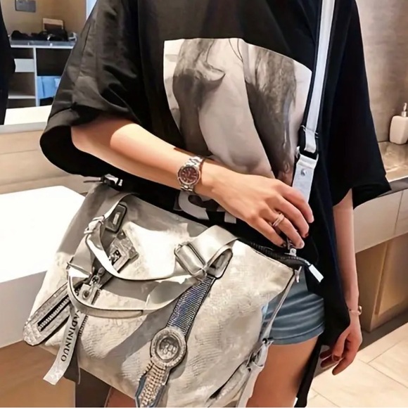 Silver sparkly purse - Picture 3 of 3